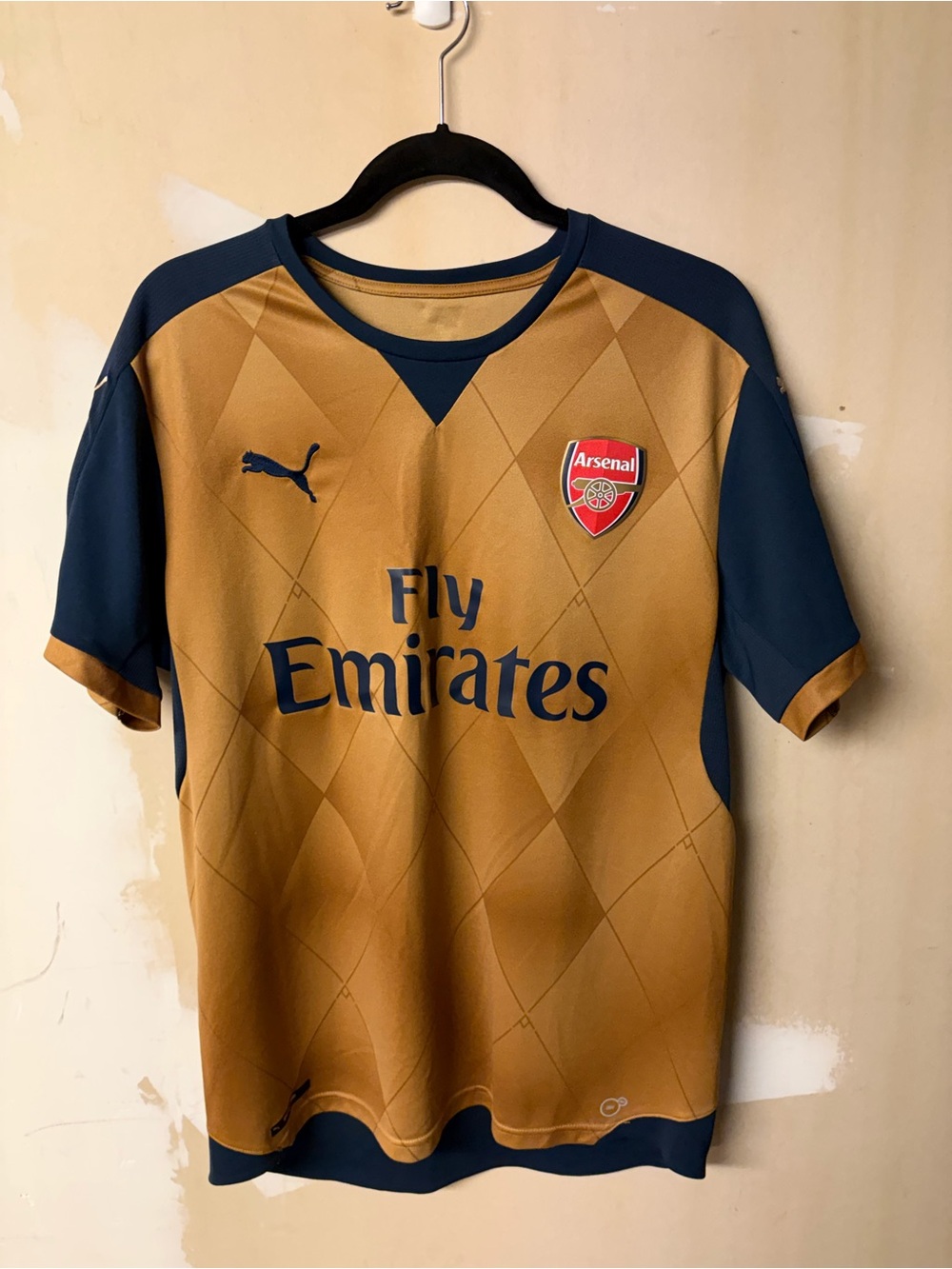 Arsenal 2015/16 Away Shirt – Puma – Men's Large – Gold & Navy